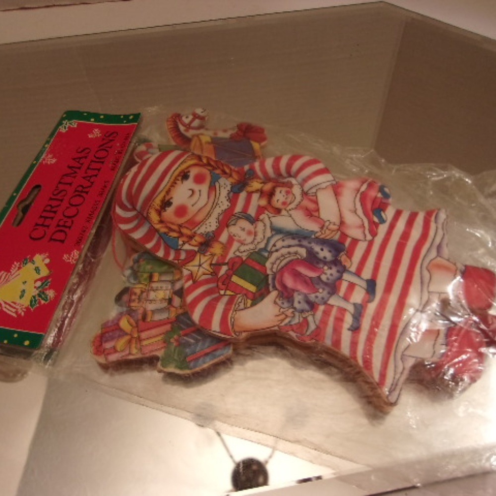 Vintage Christmas tree ornament. M73-5